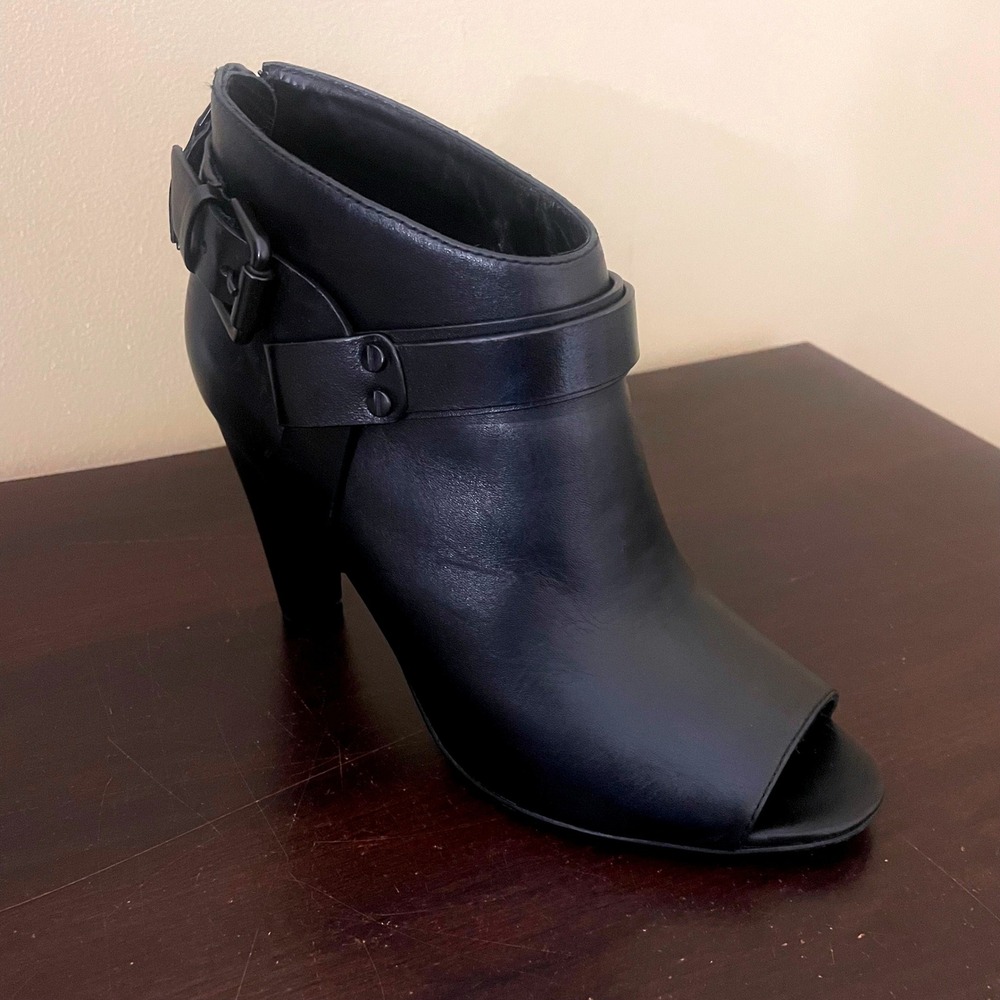 VC Signature Vince Camuto Nikoletta Black Leather Peep‎ Toe Ankle Boots 7M 37